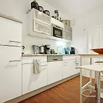 Geraeumige 6-schlafzimmer-wohnung Im Zentrum Von Fuer 16 Gaeste Munique
