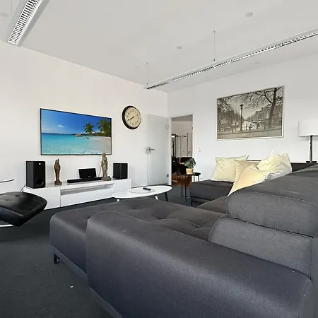 Zentrale In 6 Schlafzimmer, 16 Gaeste Apartman