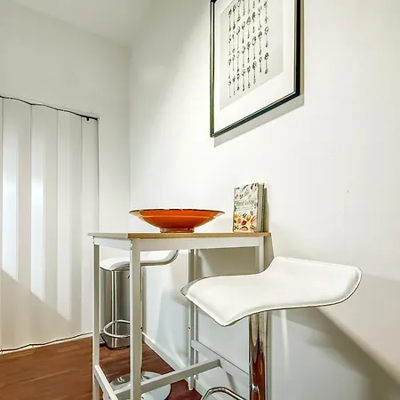 Zentrale In 6 Schlafzimmer, 16 Gaeste Apartman