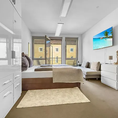 Zentrale In 6 Schlafzimmer, 16 Gaeste Apartman München