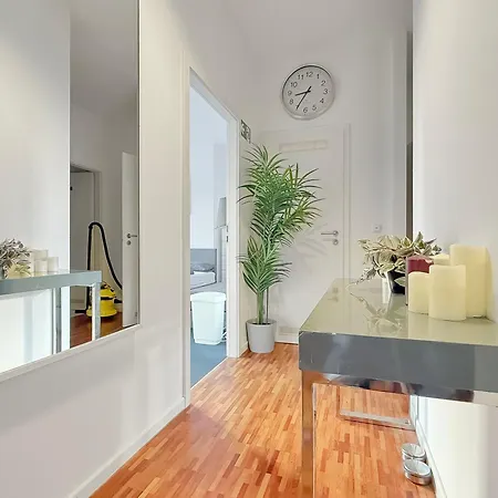 Zentrale In 6 Schlafzimmer, 16 Gaeste Apartman