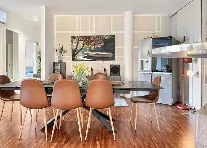 6-zimmer-wohnung In Mit Balkon Für 16 Gäste *