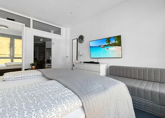 Zentrale In 6 Schlafzimmer, 16 Gaeste München
