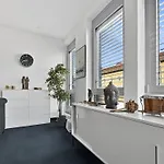 Appartamento Geraeumige 6-schlafzimmer-wohnung Im Zentrum Von Fuer 16 Gaeste *