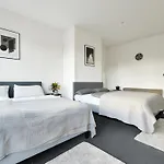 Geraeumige 6-schlafzimmer-wohnung Im Zentrum Von Fuer 16 Gaeste
