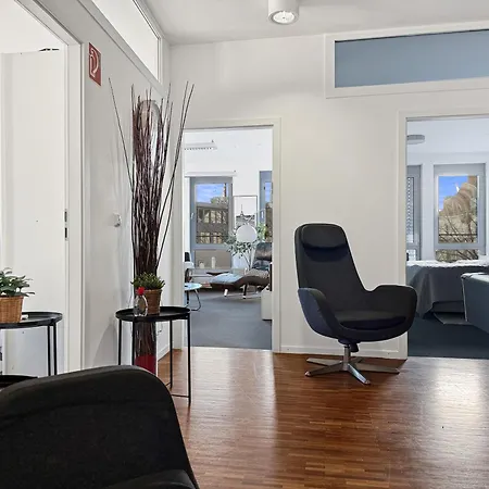 Geraeumige 6-schlafzimmer-wohnung Im Zentrum Von Fuer 16 Gaeste Lägenhet *