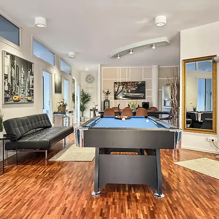 Geraeumige 6-schlafzimmer-wohnung Im Zentrum Von Fuer 16 Gaeste Appartement