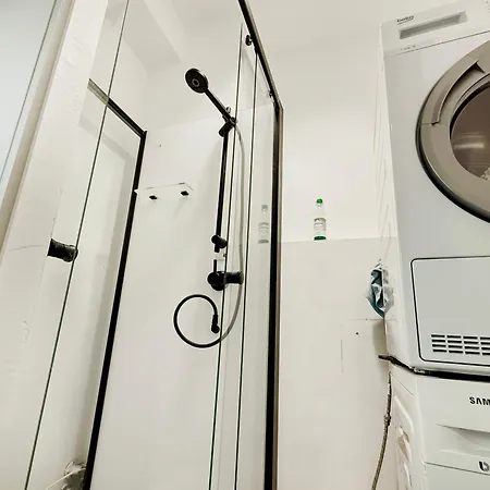 Geraeumige 6-schlafzimmer-wohnung Im Zentrum Von Fuer 16 Gaeste München