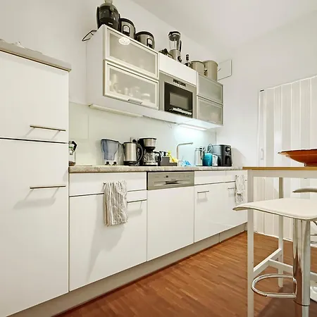 Geraeumige 6-schlafzimmer-wohnung Im Zentrum Von Fuer 16 Gaeste München