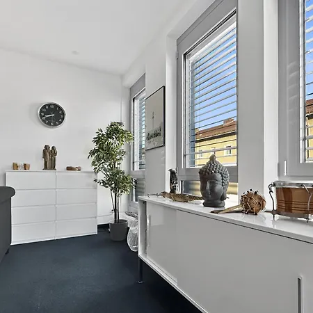 Lägenhet Geraeumige 6-schlafzimmer-wohnung Im Zentrum Von Fuer 16 Gaeste *