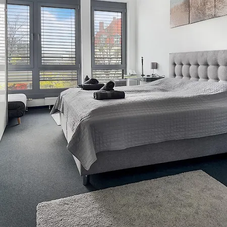 Geraeumige 6-schlafzimmer-wohnung Im Zentrum Von Fuer 16 Gaeste