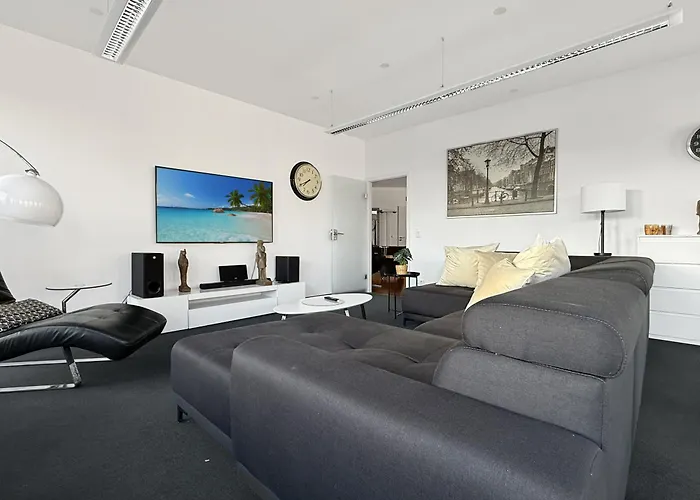 Zentrale In 6 Schlafzimmer, 16 Gaeste דירה