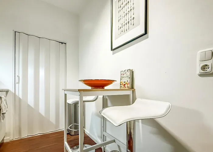 6-zimmer-wohnung In Mit Balkon Für 16 Gäste Apartment