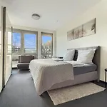 Geraeumige 6-schlafzimmer-wohnung Im Zentrum Von Fuer 16 Gaeste * München