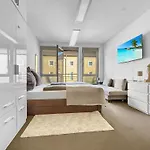 Geraeumige 6-schlafzimmer-wohnung Im Zentrum Von Fuer 16 Gaeste Lägenhet München